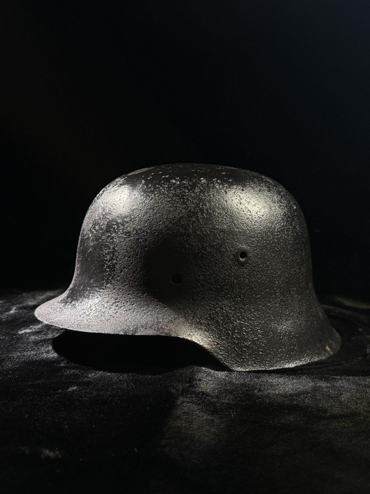 戎马世界章牌大赏第110期 二战德国国防军m42头盔，疑似挖土后修复