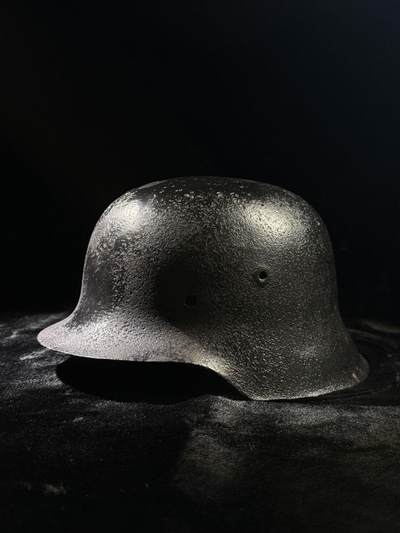 戎马世界章牌大赏第110期 - 二战德国国防军m42头盔，疑似挖土后修复