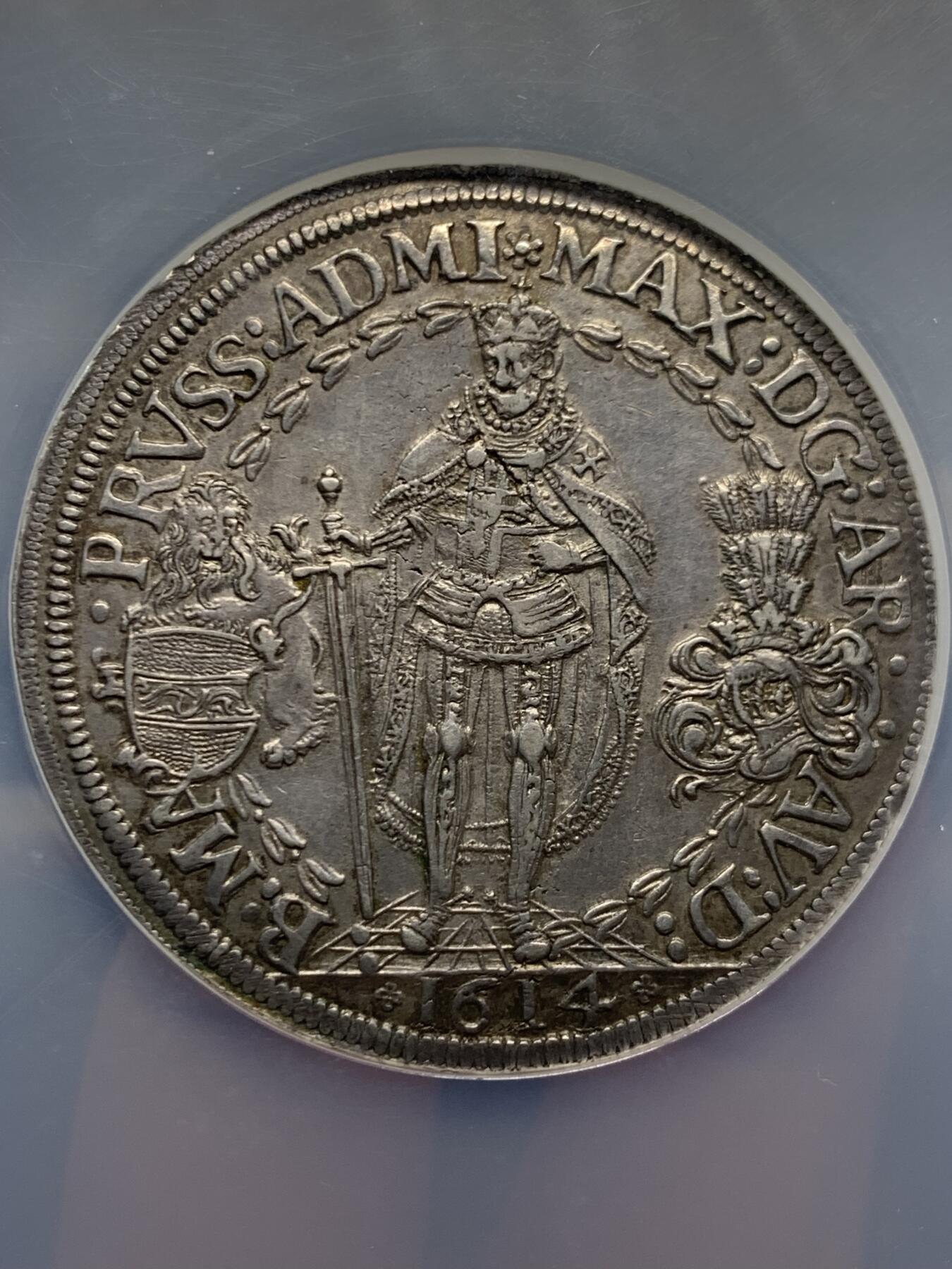 《竞宝斋》第461场 周日，周一，2场连拍 （全场包邮）欢迎送拍 亚军分 NGC AU58 神圣罗马帝国  1614年 条顿骑士团2泰勒大银币 57.45克的双倍体验  十字军不可或缺的一枚 加大盒装 25年同分3W成交