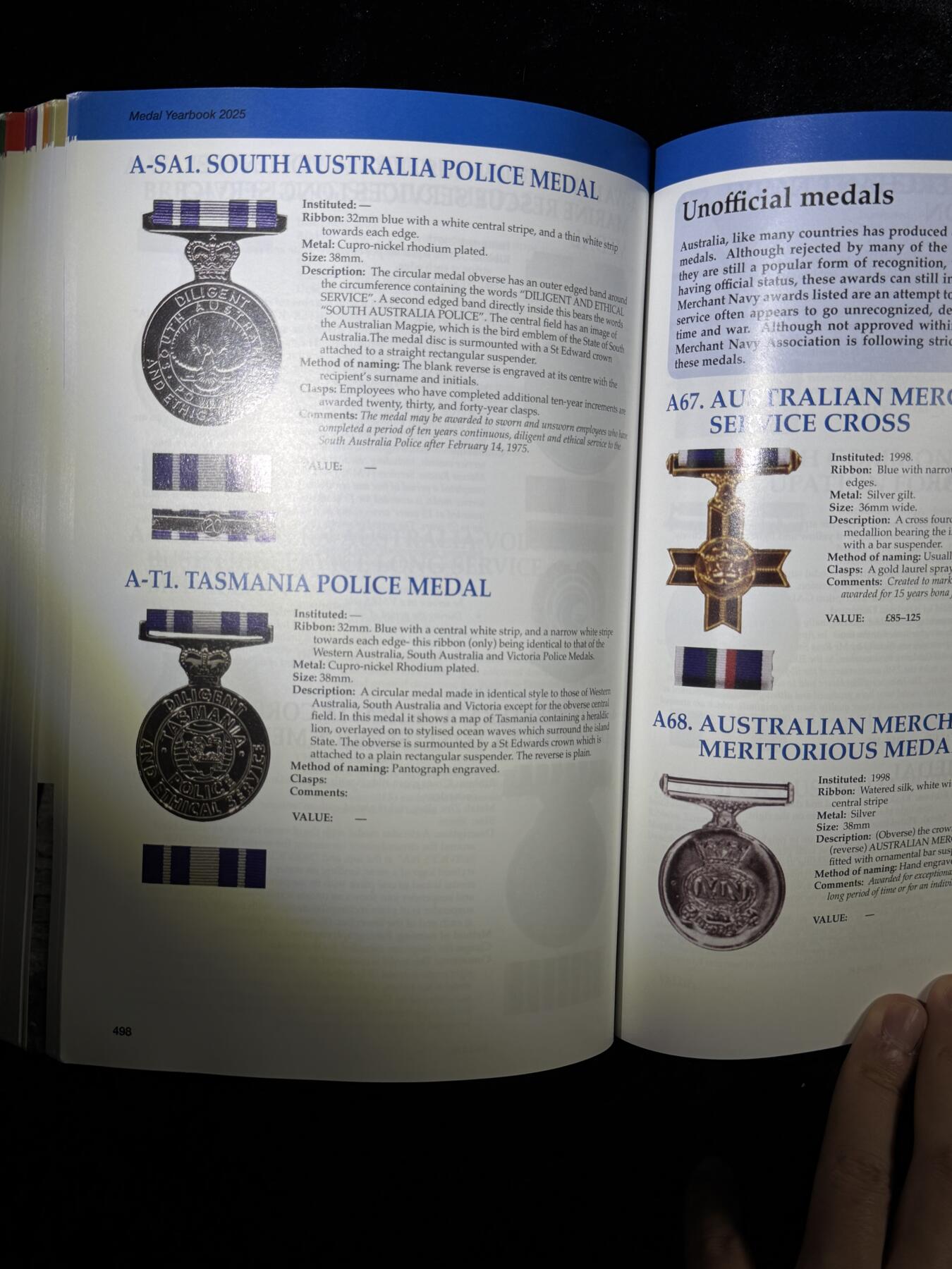 戎马世界章牌大赏第110期 英国奖章年鉴，2025最新版，非常厚重，介绍齐全