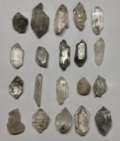 七河·世界币章矿标杂件每周小拍（总第35期）（本场周二结标） - 藏家出品X717（4）云贵闪灵水晶原石一组 20 件 本件拍品由合作藏家邮寄