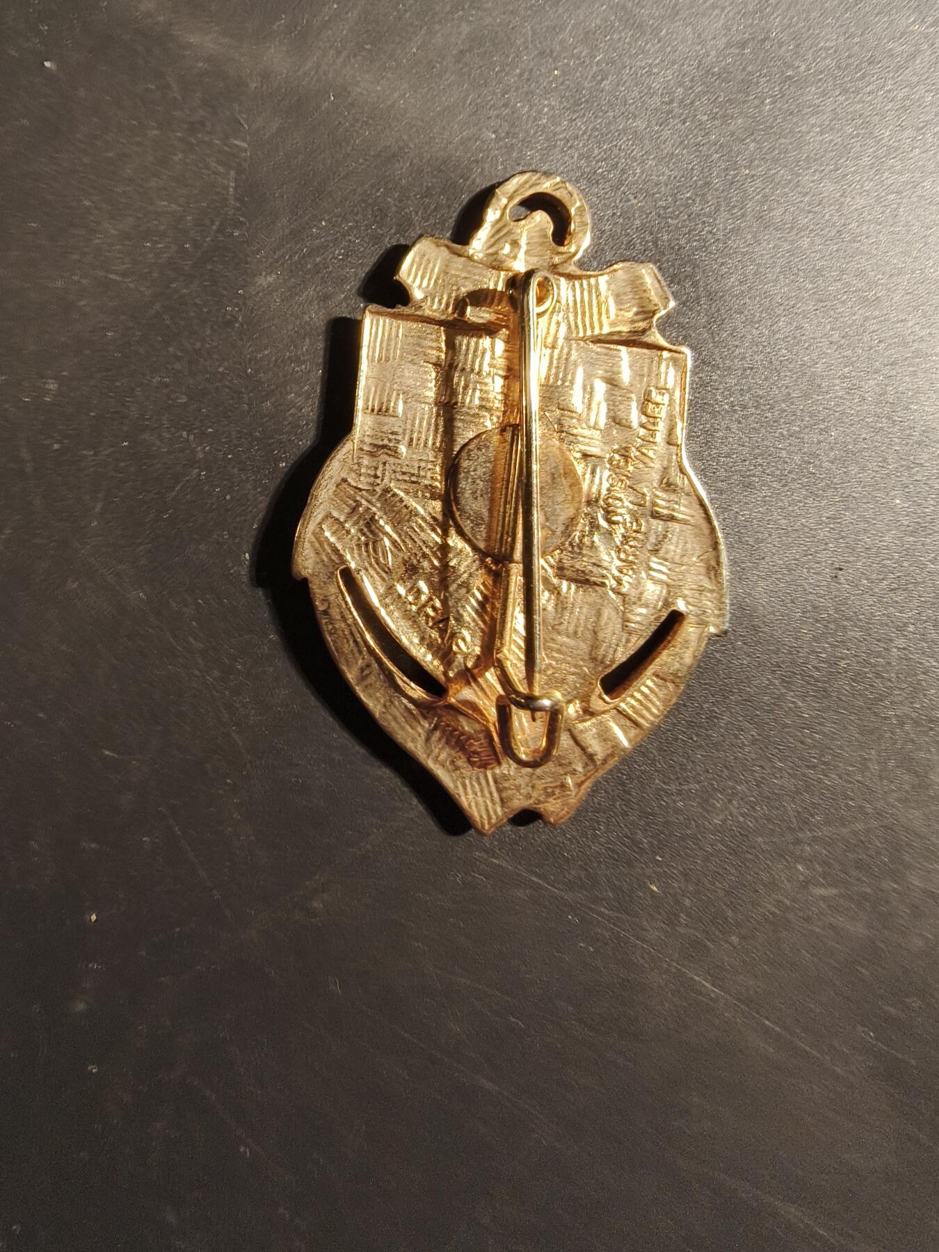 老王徽章第179期 法国瓜德罗普军事指挥部证章