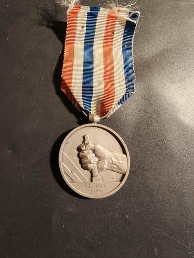 老王徽章第179期 - 法国银级铁路服务奖章    1951年实发