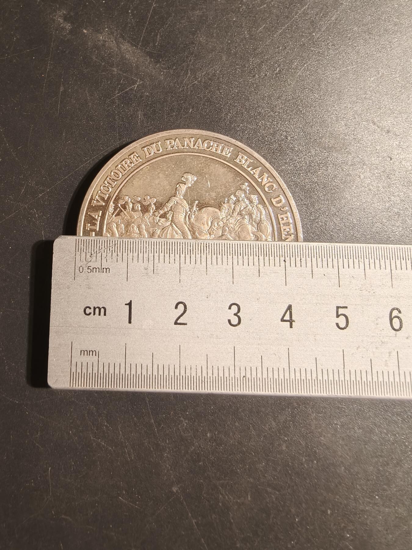 老王徽章第179期 法国历史镜面精制大银章-1590年亨利四世赢得伊芙里战役胜利     950银      直径44mm    重量38.3g