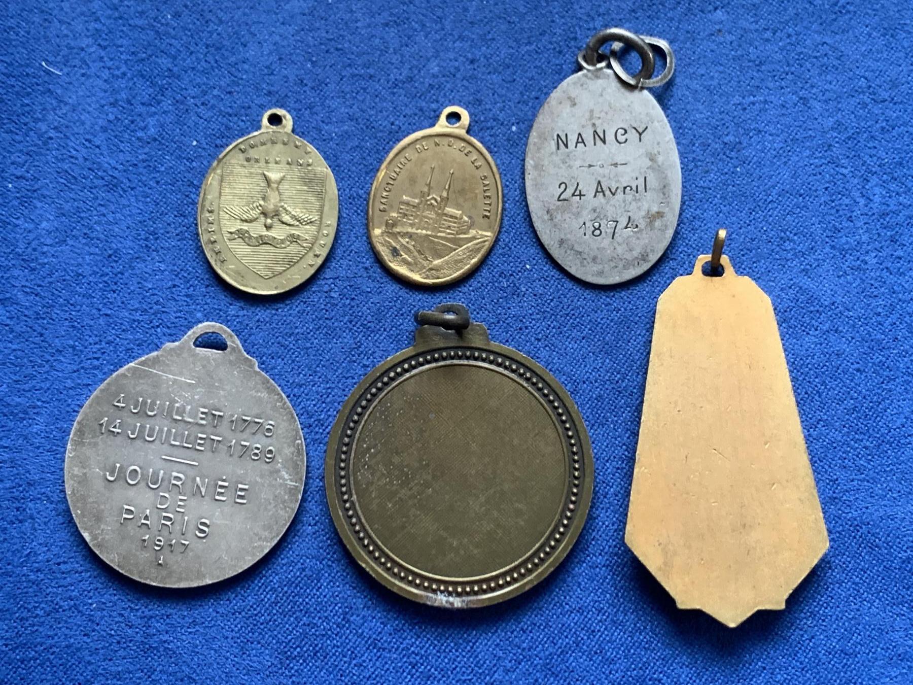 《竞宝斋》第461场 周日，周一，2场连拍 （全场包邮）欢迎送拍 六枚一组 法国纪念章 总重约40.2克