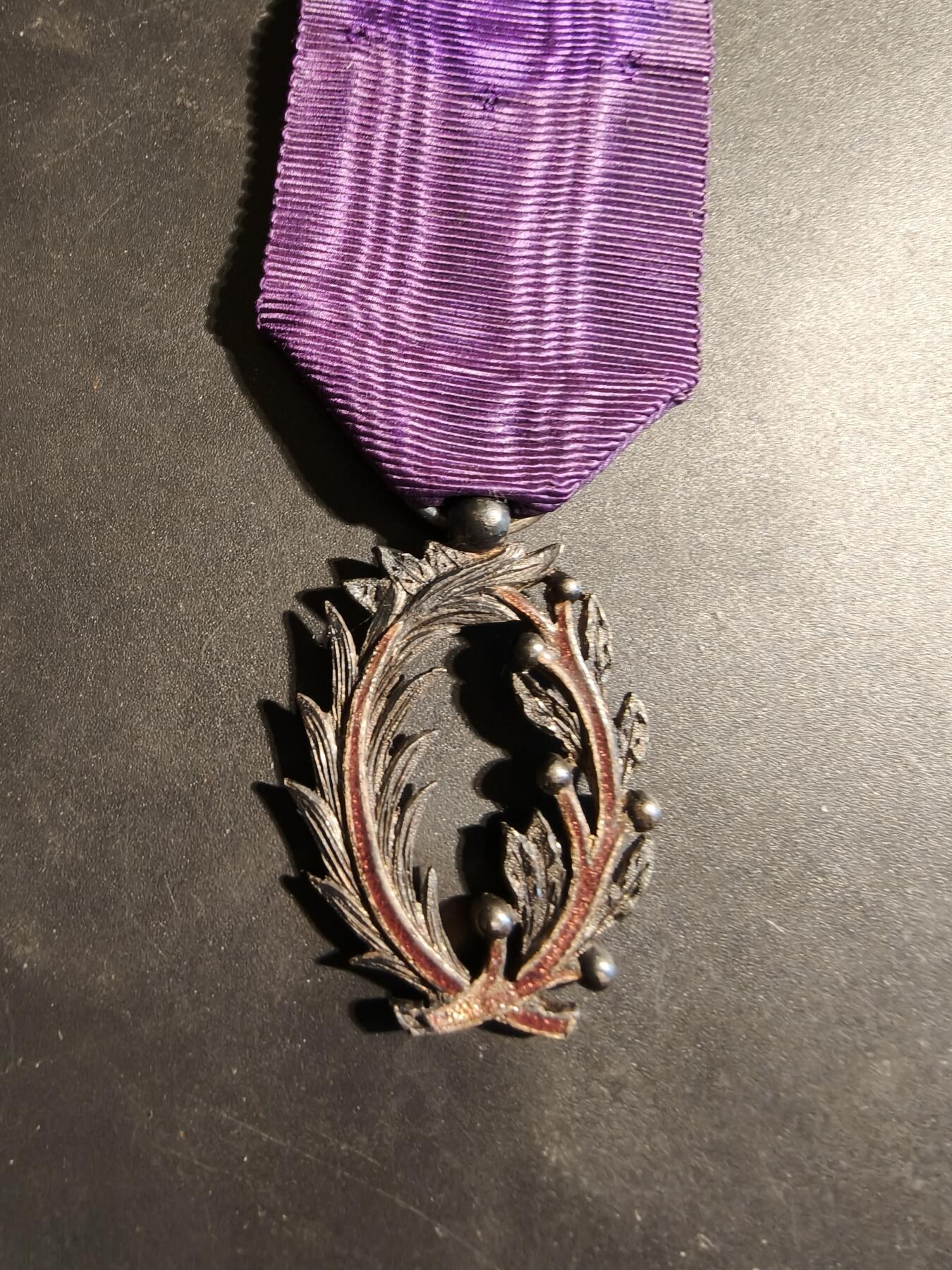 老王徽章第179期 法国骑士级棕榈叶勋章    带纸盒    银质珐琅