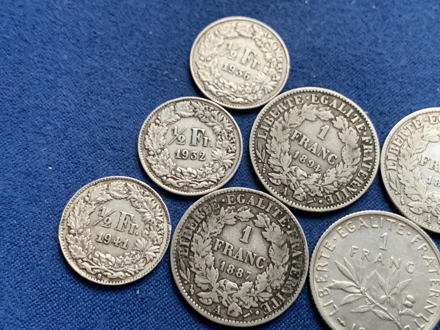 《竞宝斋》第461场 周日，周一，2场连拍 （全场包邮）欢迎送拍 八枚一组 法国1法郎5枚+瑞士半法郎3枚 总重约32克