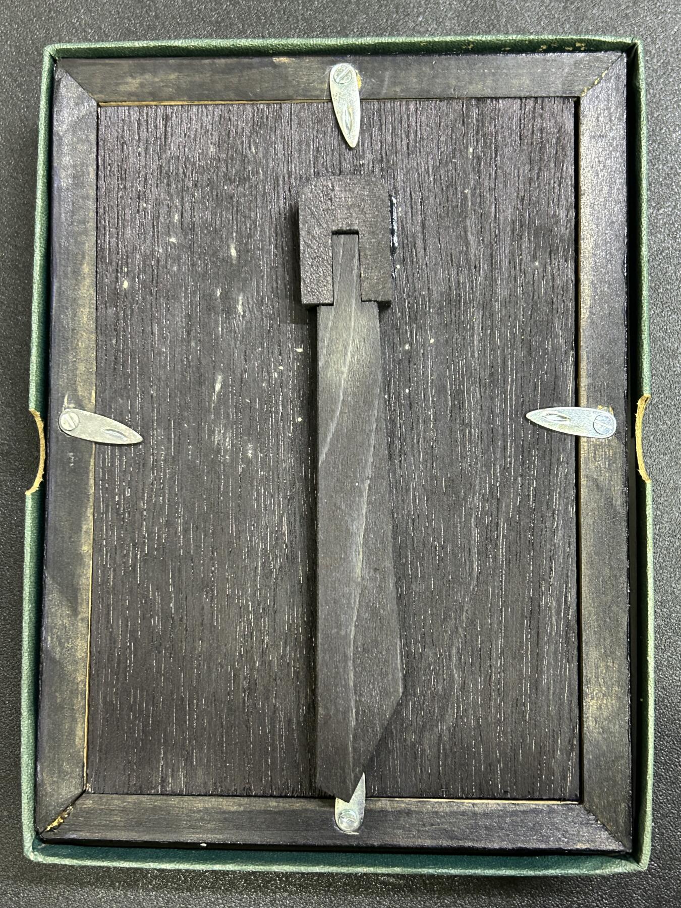 西秦中古拍卖第七十四期 不忘历史·抗战收藏 日本红十字会金色特别社员章 少见集体授予版本 带原盒