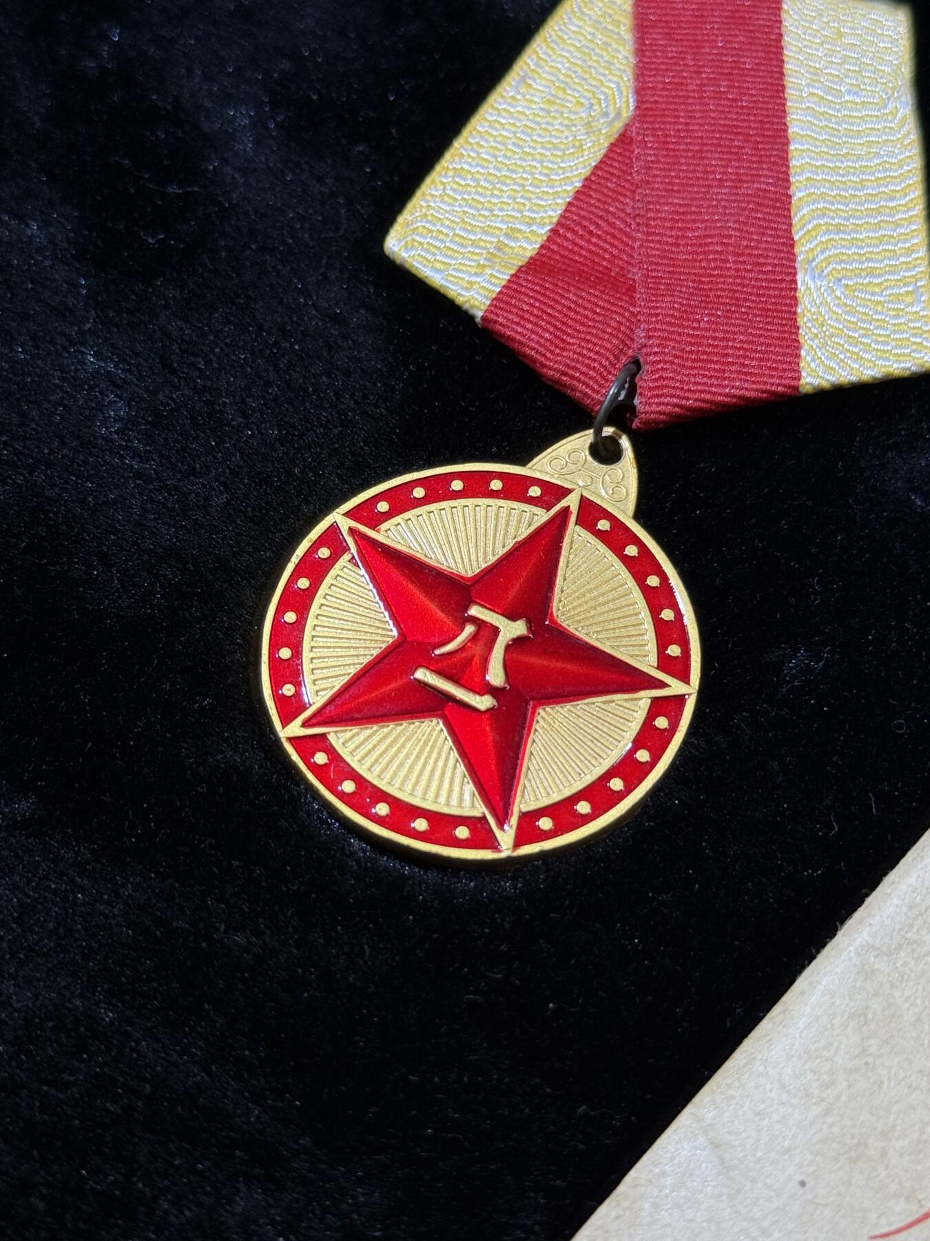 戎马世界章牌大赏第110期 八一奖章，影视道具