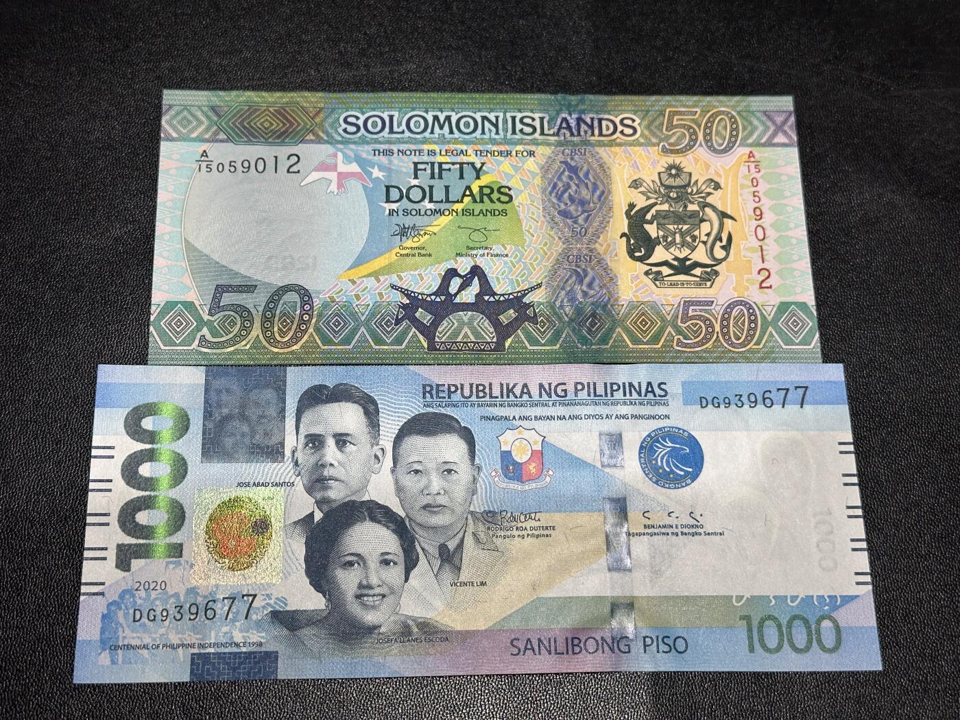 《外钞收藏家》第六百零五期（精选场）（本平台长期征集拍品、欢迎藏友们联系合作） 所罗门群岛50 无47靓号+菲律宾1000比索 2张一起 全新UNC