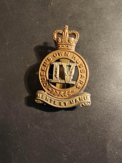老王徽章第179期 - 英国陆军女王第4骠骑兵团帽徽     女王早期版