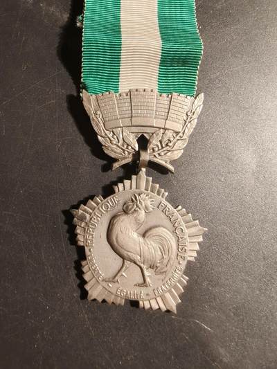 老王徽章第179期 - 法国银级地方嘉奖奖章   950银    31.5g