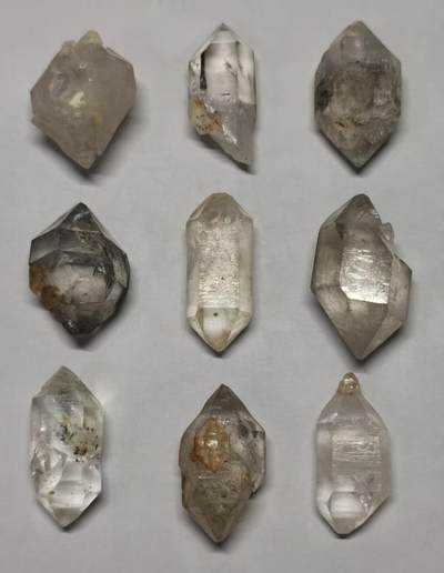 七河·世界币章矿标杂件每周小拍（总第35期）（本场周二结标） - 藏家出品 X721（7） 比较大个头的云贵闪灵水晶原石 一组 9 件 本件拍品由合作藏家邮寄