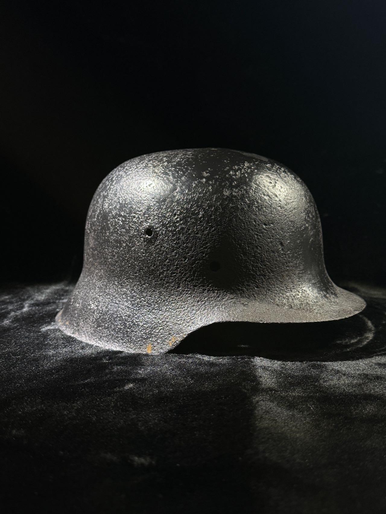 戎马世界章牌大赏第110期 二战德国国防军m42头盔，疑似挖土后修复