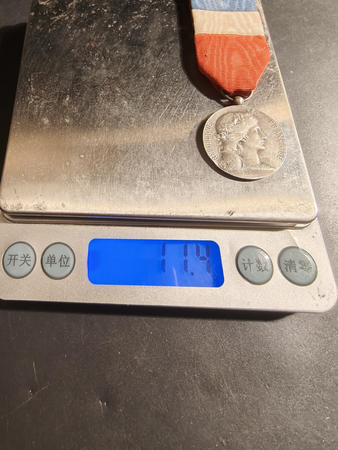 老王徽章第179期 法国战争部银级劳动荣誉奖章    950银    1950年实发     11.4g