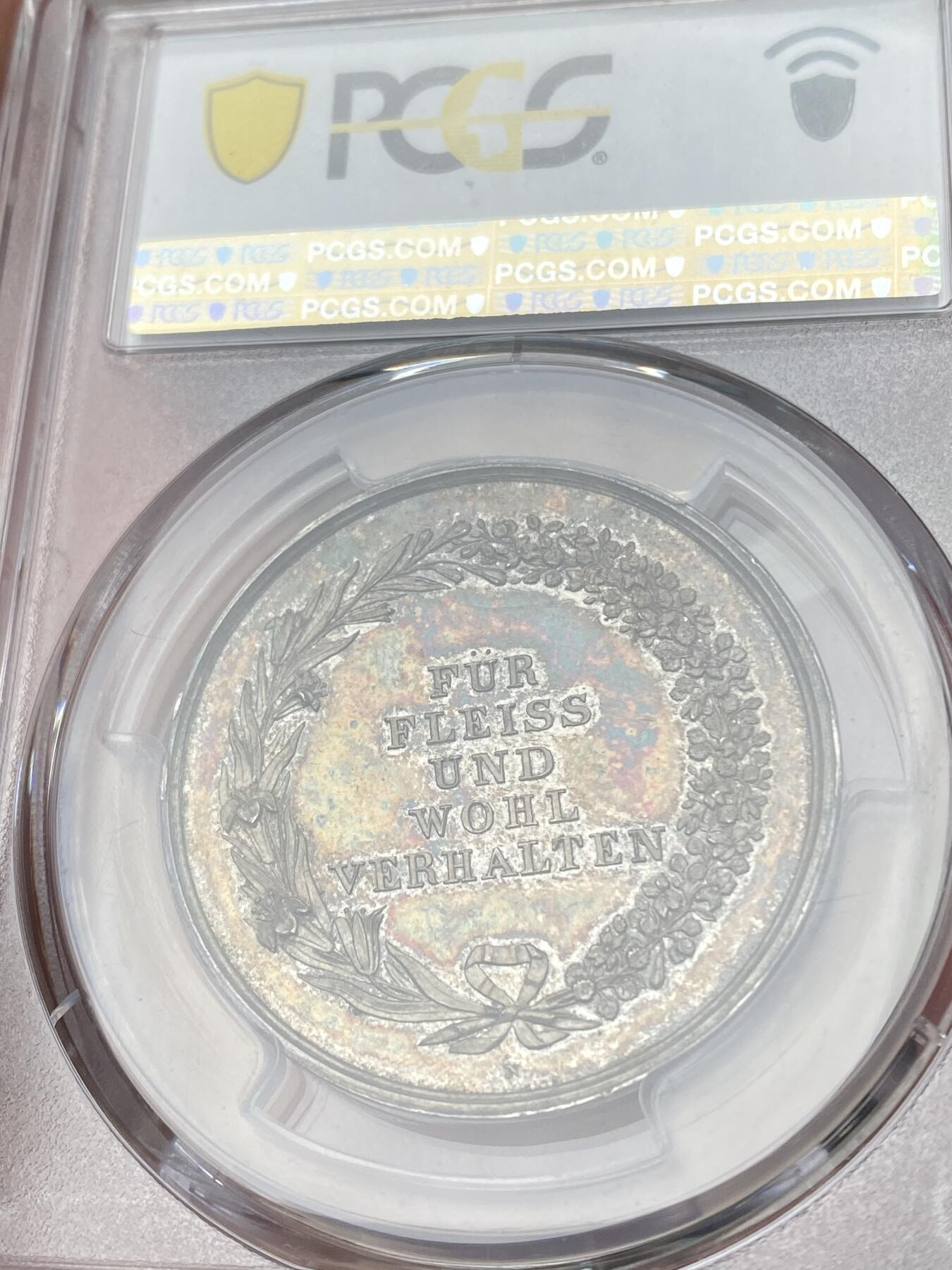 万国钱币拍卖第059期 PCGS SP63 1844年巴伐利亚王国奥格斯堡斯泰滕学院银制奖章 PC唯一记录 罕见品种 双面天鹅绒深五彩 反面译文：奖励勤勉与良好的美德，斯泰腾学院至今依旧是奥格斯堡市非常优秀的私立中学之一