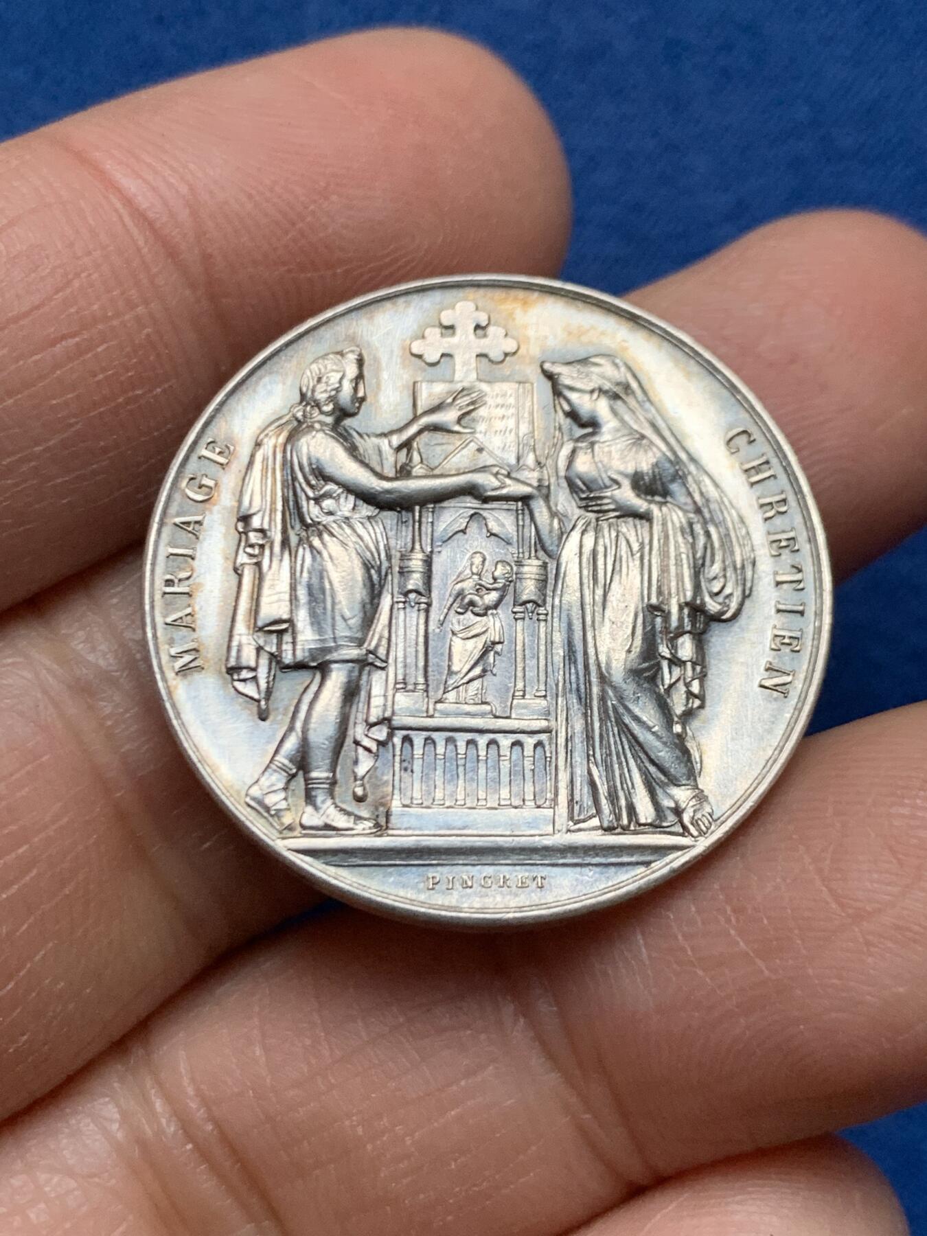 《竞宝斋》第461场 周日，周一，2场连拍 （全场包邮）欢迎送拍 法国婚礼银章 背面无刻字 12克 29mm 丰饶角1银标