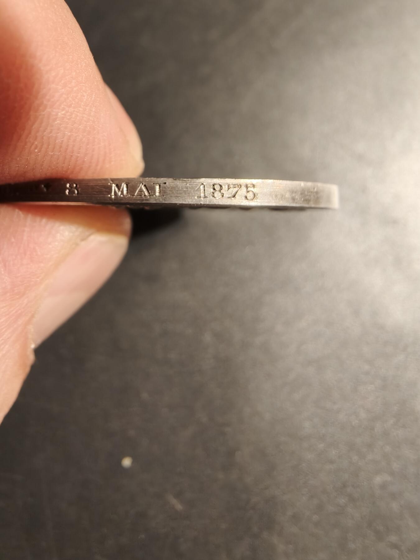 老王徽章第179期 法国银婚章    950银    蜜蜂银标   1875年实授    直径39mm    重量24.8g    带边铭背铭     少见大尺寸版    