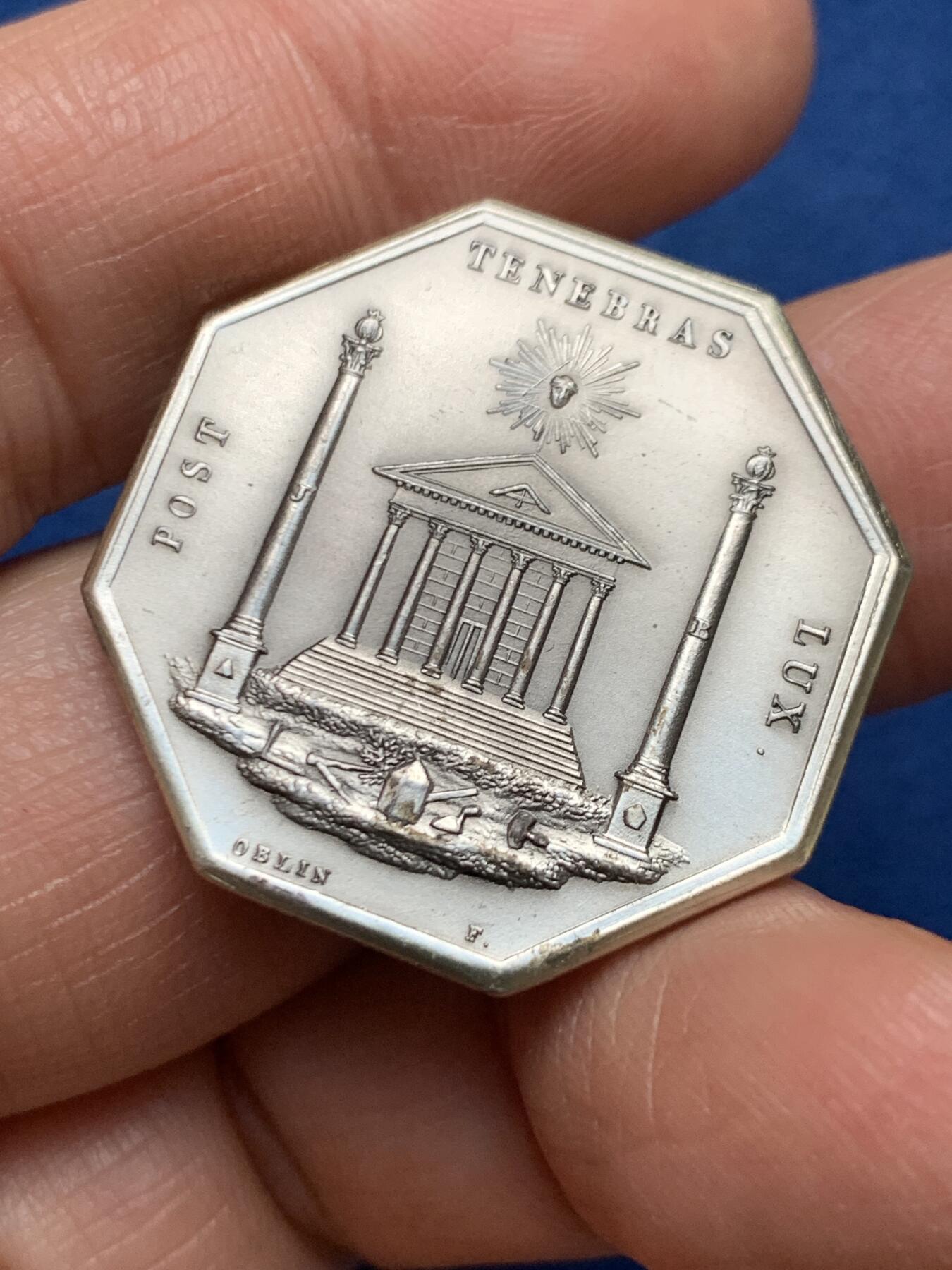 《竞宝斋》第461场 周日，周一，2场连拍 （全场包邮）欢迎送拍 法国八角型银质奖章，丰饶角 96/500边铭，首见品种。直径：30mm，重：14.95g