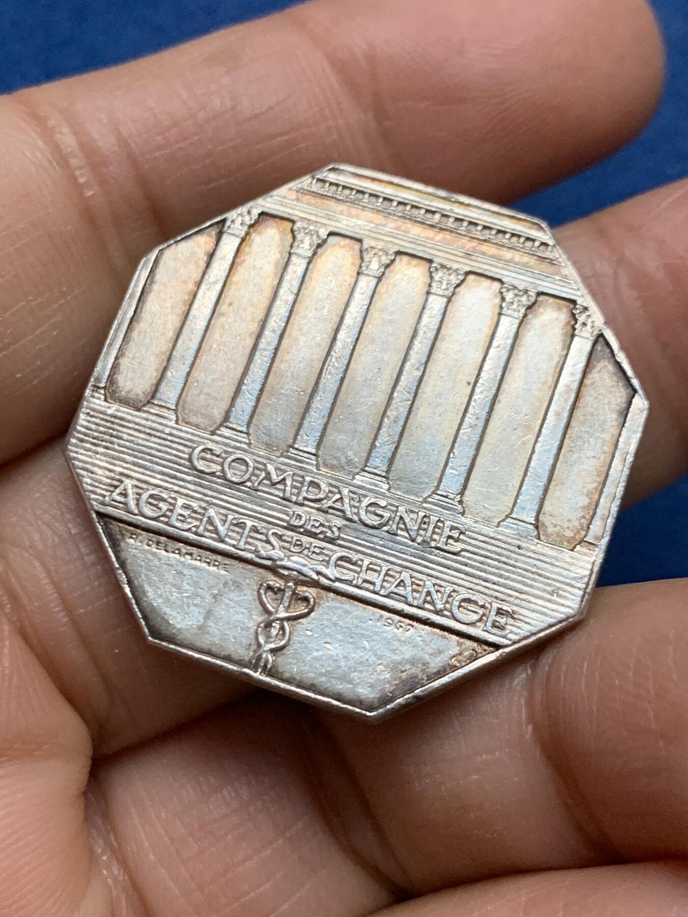 《竞宝斋》第461场 周日，周一，2场连拍 （全场包邮）欢迎送拍 法国巴黎证券交易所八角银章 无边铭版本 21.1克 32mm