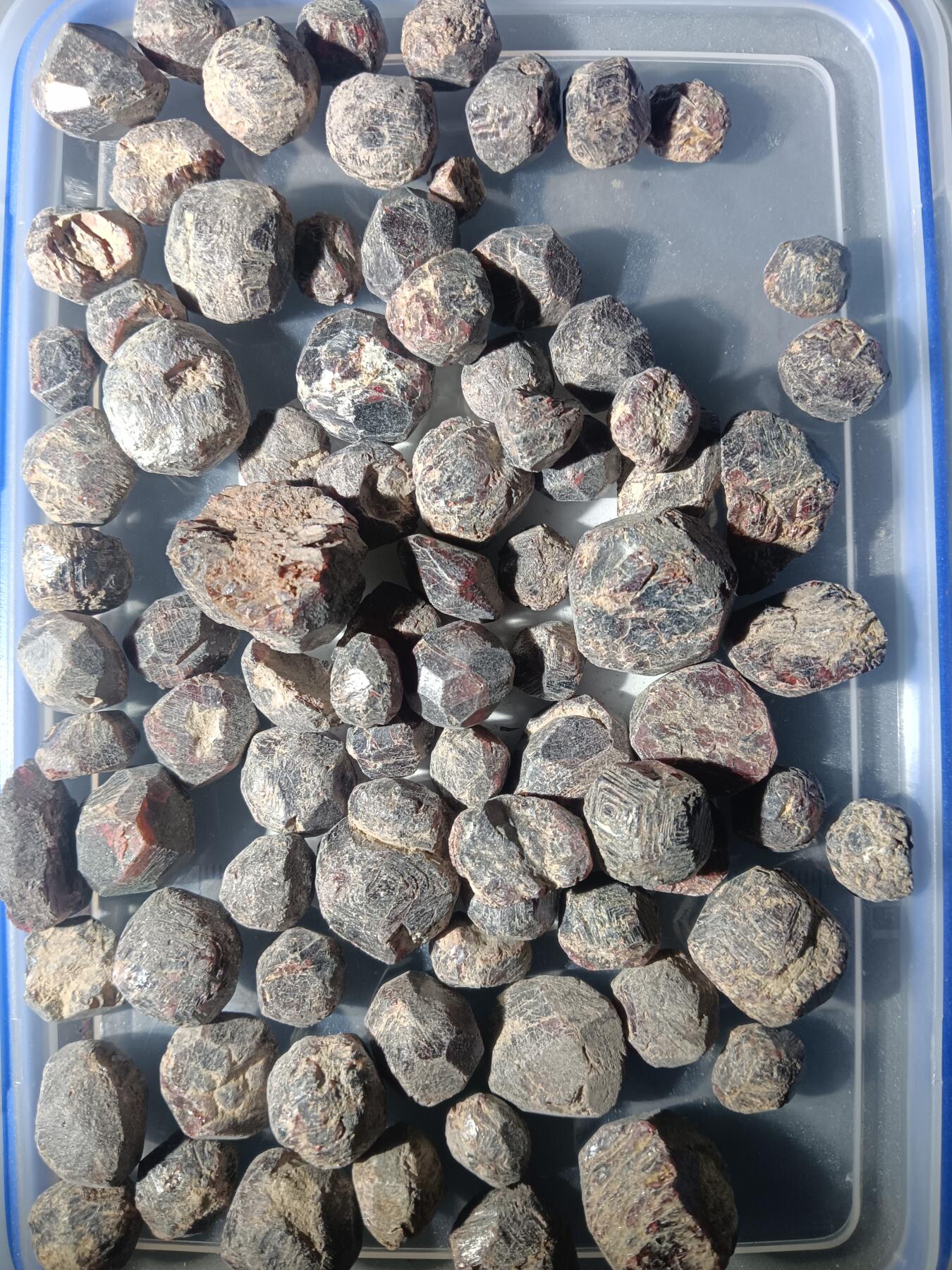 111期新疆红钱粟特钱币丝路钱币专场 4 石榴石原石