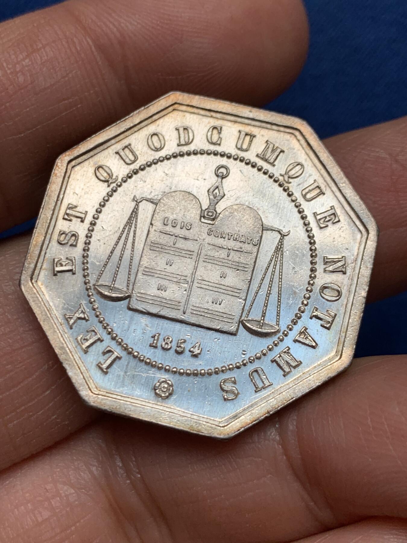 《竞宝斋》第461场 周日，周一，2场连拍 （全场包邮）欢迎送拍 法国亚眠公证人八角银质代币 15.45g 31.7mm 蜜蜂边铭