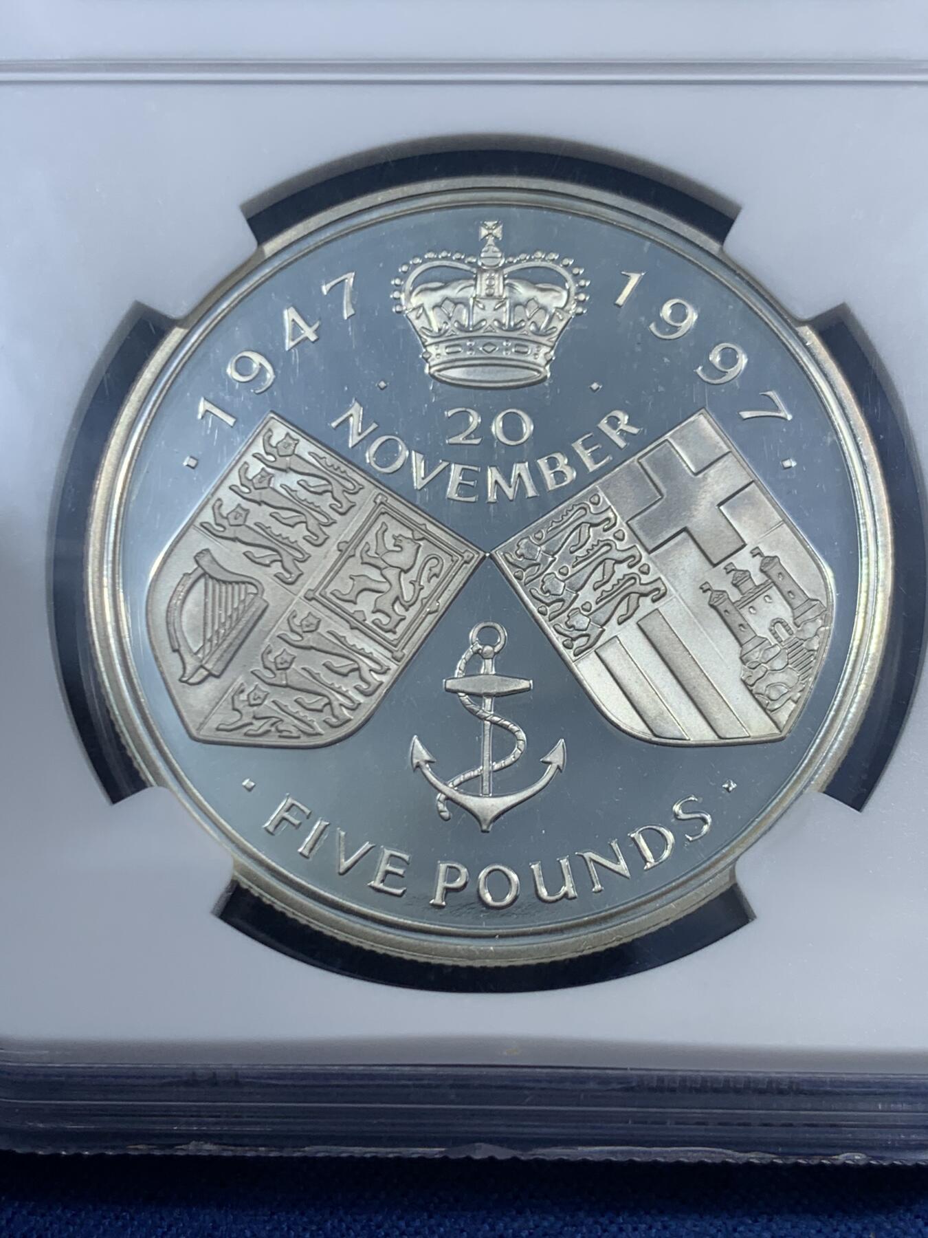 《竞宝斋》第461场 周日，周一，2场连拍 （全场包邮）欢迎送拍 NGC PF69UC 英国1997年伊丽莎白二世女王与菲利普亲王结婚50周年（金婚纪念日）5英镑精制银币 镜面浮雕 925银 28.25克