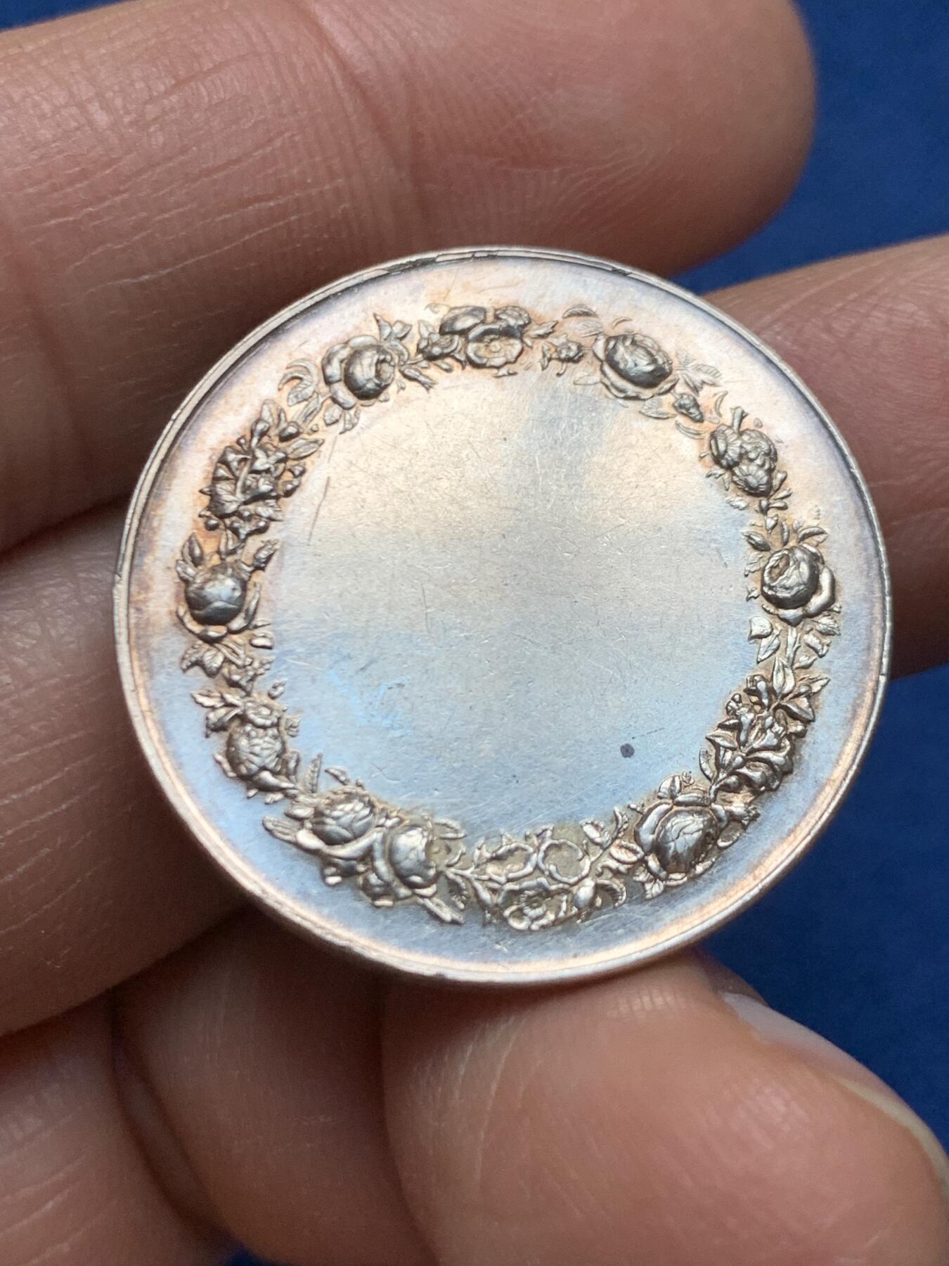 《竞宝斋》第461场 周日，周一，2场连拍 （全场包邮）欢迎送拍 法国婚礼银章 背面无刻字 12克 29mm 丰饶角1银标