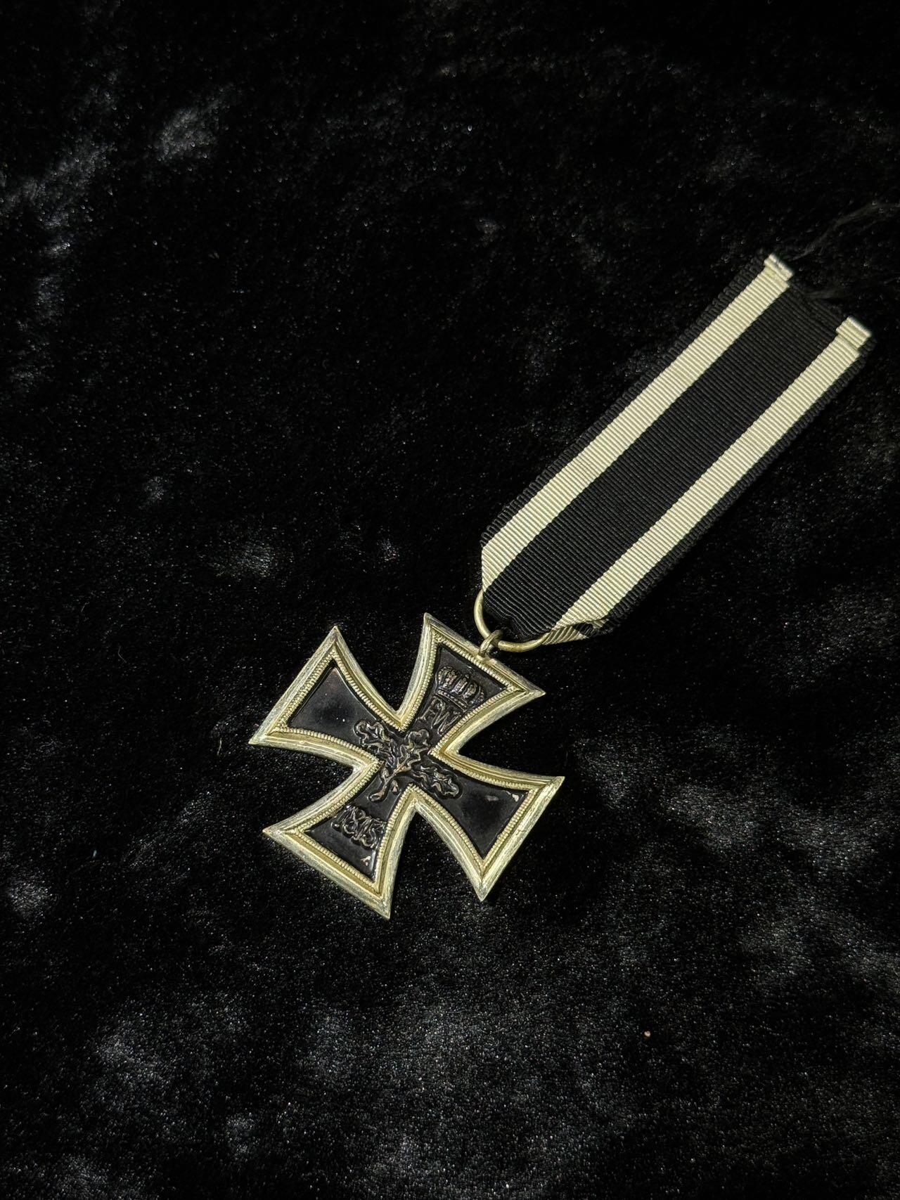 戎马世界章牌大赏第110期 德国一战二级铁十字勋章，漆面有损