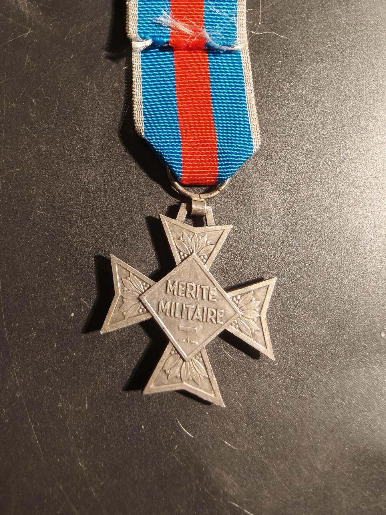 老王徽章第179期 法国银级志愿者服役勋章    四共时期    早期950银版本