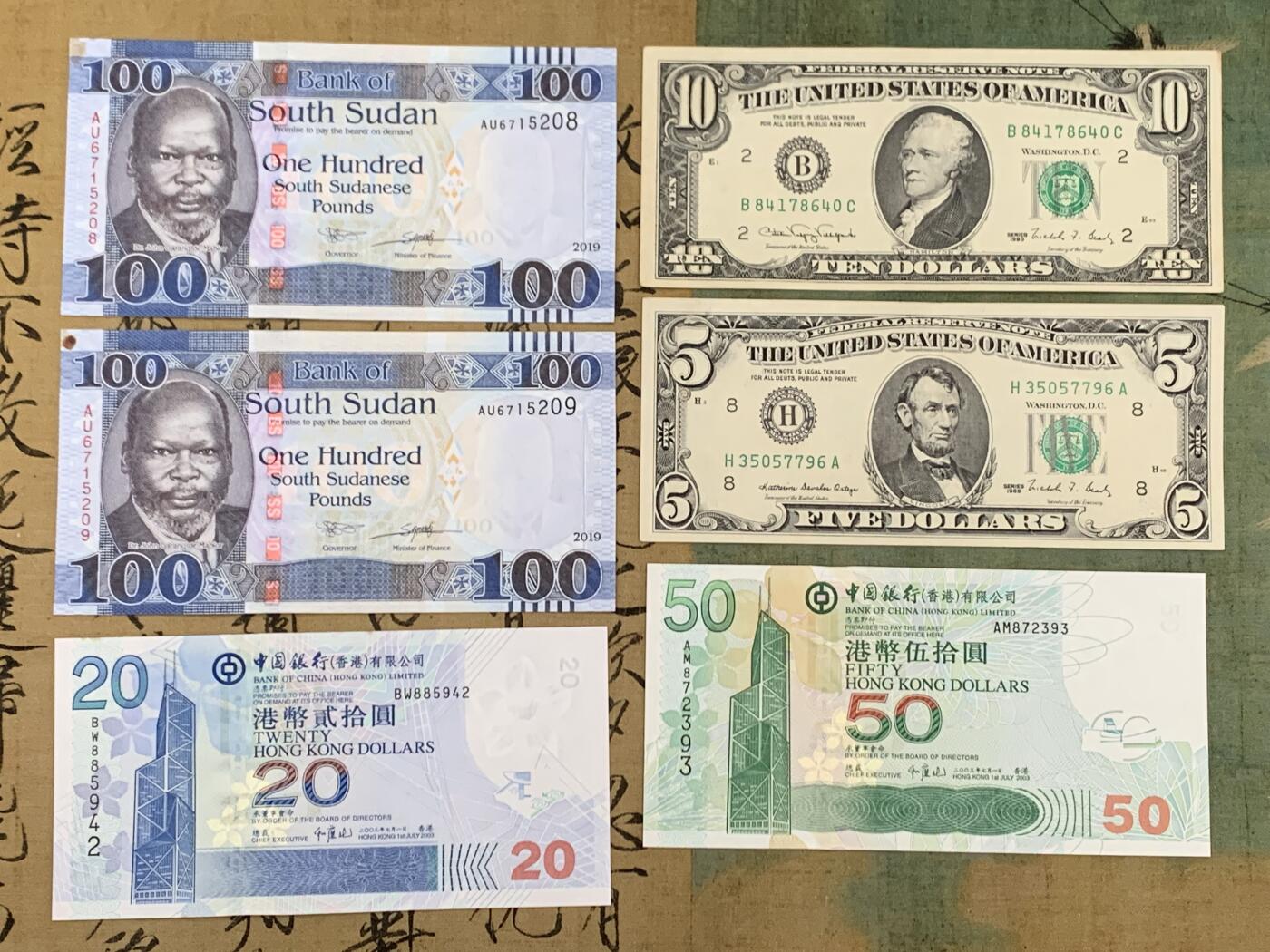 《竞宝斋》第461场 周日，周一，2场连拍 （全场包邮）欢迎送拍 蛇年纸币十连20张一组+24美元+70港币+200南苏丹 细节见图