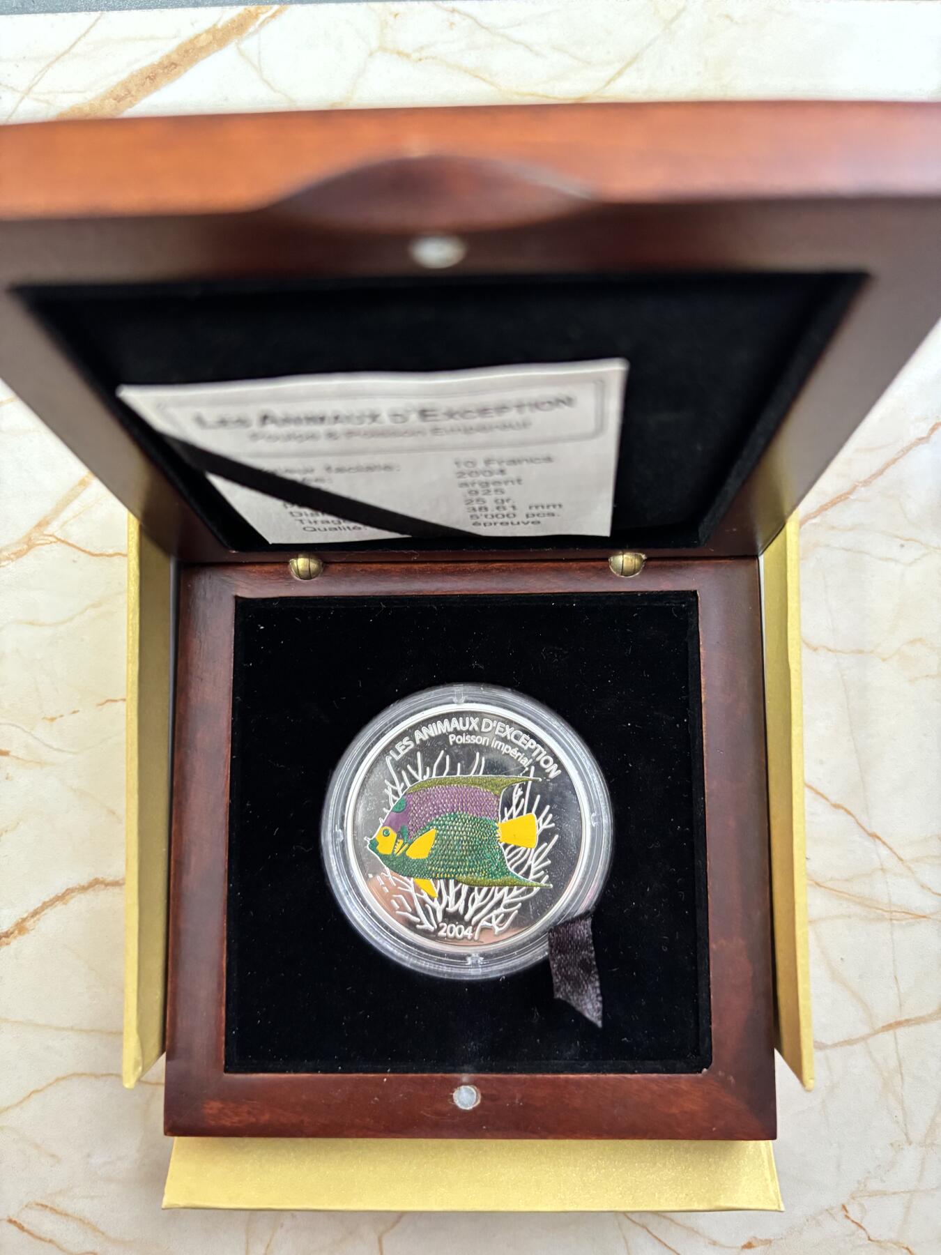 第189期拍卖 刚果2004年海洋动物系列国王鱼炫彩25克纪念银币，925银，发行5000枚