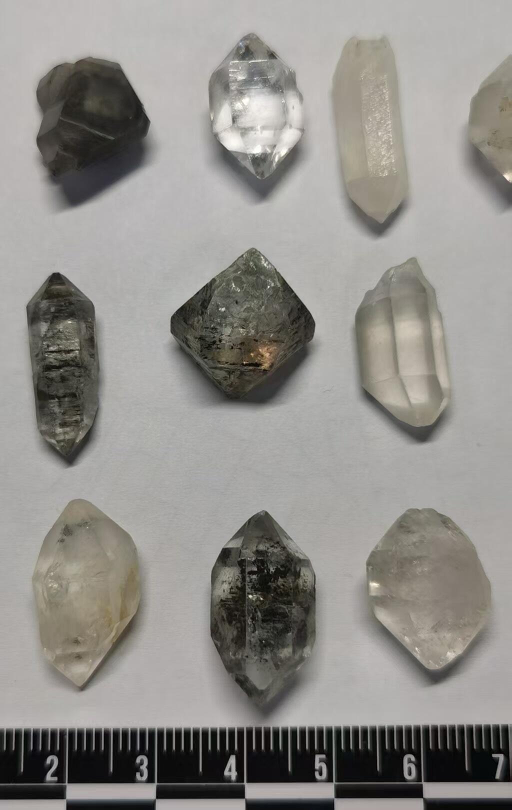 七河·世界币章矿标杂件每周小拍（总第35期）（本场周二结标） 藏家出品 X725(3) 云贵闪灵水晶原石一组 12 件 本件拍品由合作藏家邮寄