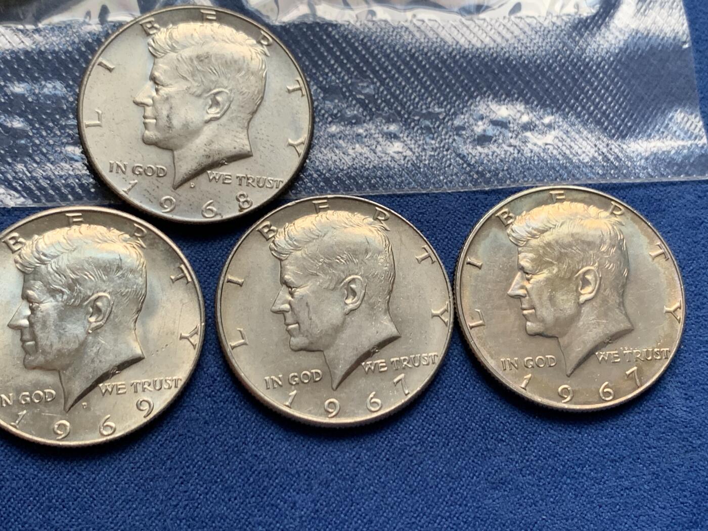 《竞宝斋》第461场 周日，周一，2场连拍 （全场包邮）欢迎送拍 美国1966-1969年肯尼迪半美元银币 总重约57.5克 + 美国1971年艾森豪威尔1美元大银币 原封未拆