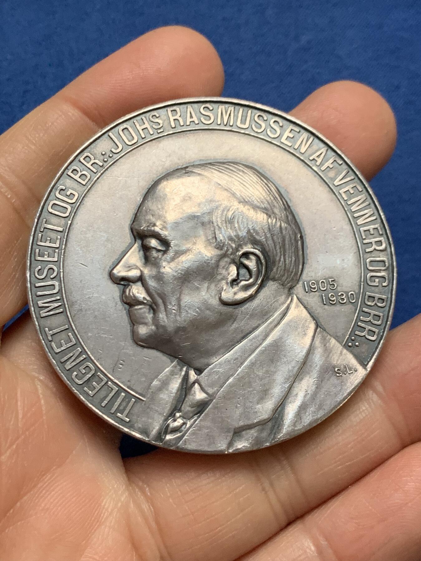 《竞宝斋》第461场 周日，周一，2场连拍 （全场包邮）欢迎送拍 丹麦共济会大银章 9号 限量发行 87.7克 53.7mm