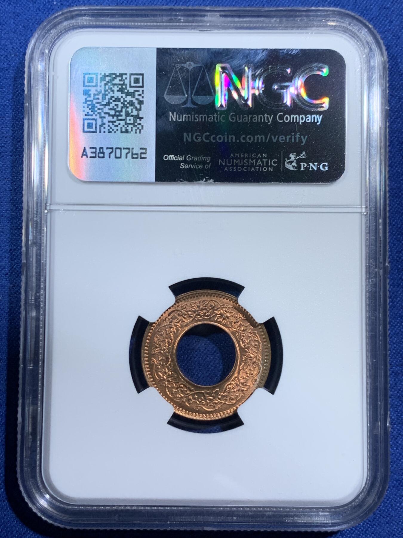 《竞宝斋》第461场 周日，周一，2场连拍 （全场包邮）欢迎送拍 NGC MS66RD 印度1944年乔治六世1派沙中孔铜币，极致RD高分