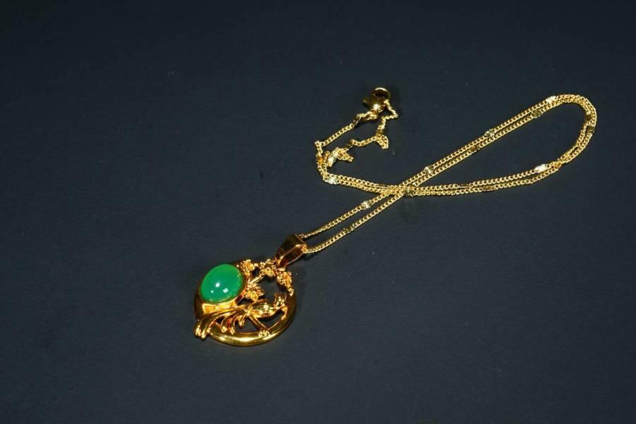 上海都达杂项专场八（全场包邮）   天然镀金喜上眉梢嵌绿玛瑙蛋面挂件 附鉴定证书87-357