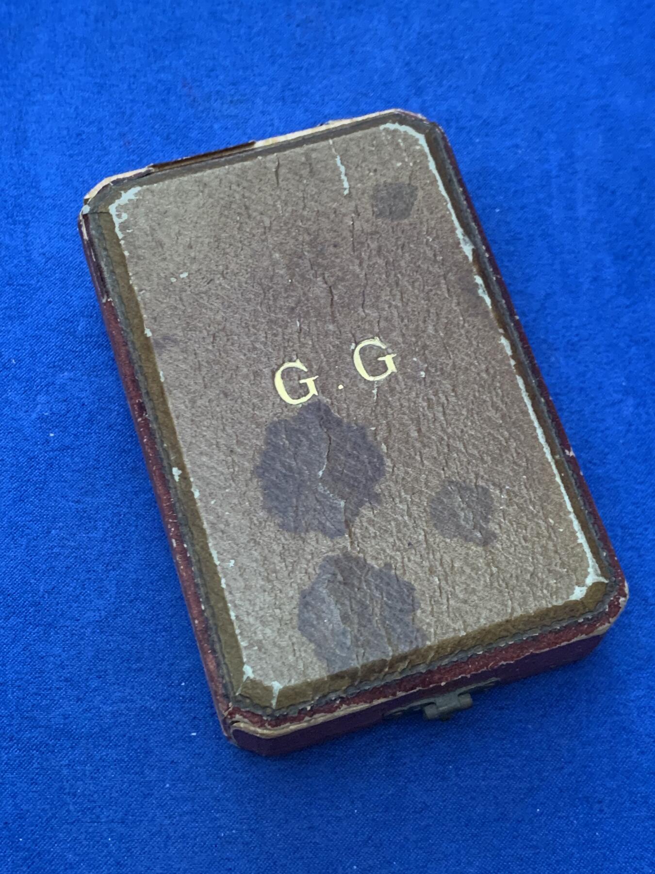 《竞宝斋》第461场 周日，周一，2场连拍 （全场包邮）欢迎送拍 梵蒂冈1968年保罗六世增加联合国教士银章，约35*45mm，47.22g，带盒，800银标，少见形状，高浮雕