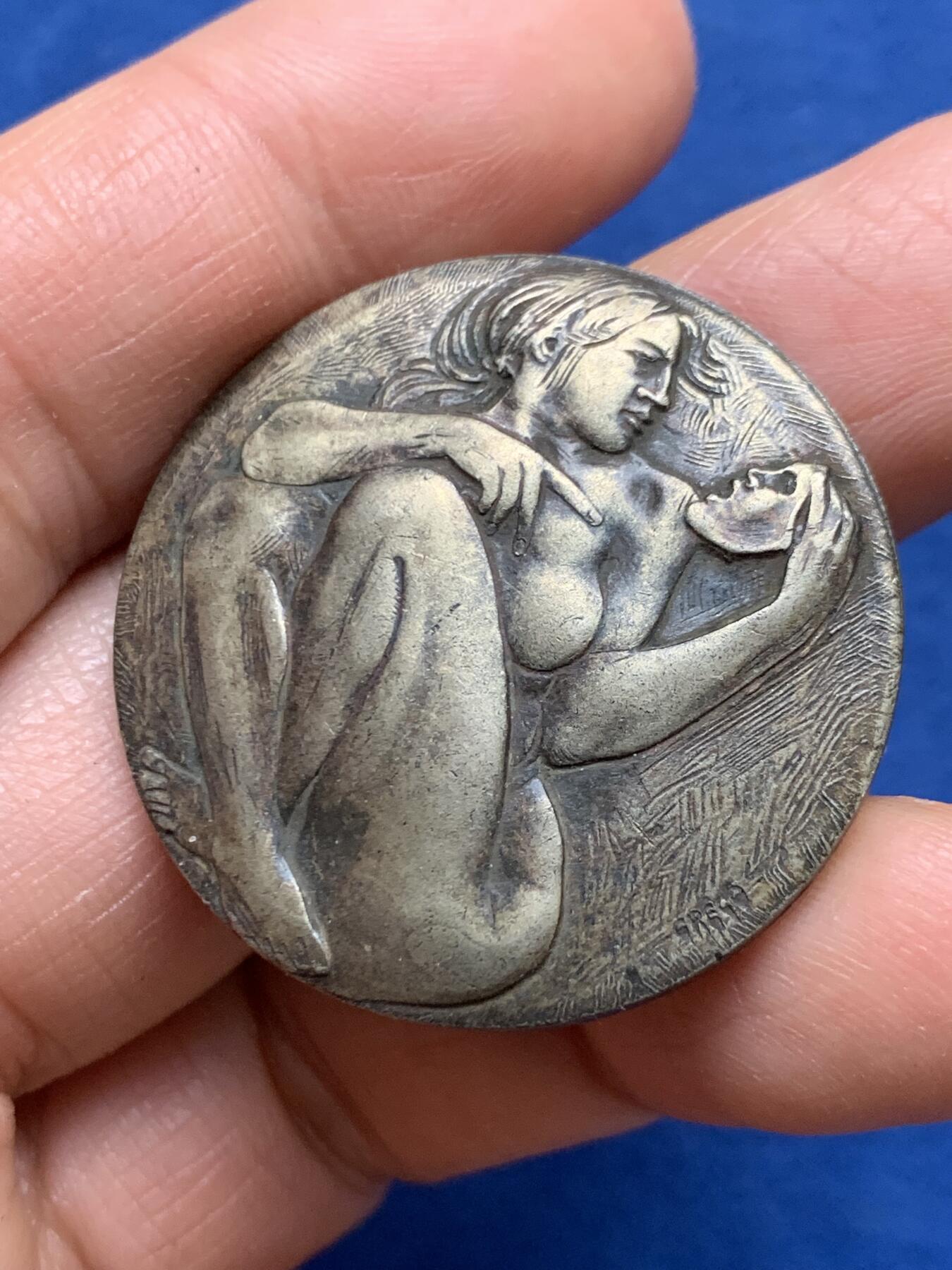 《竞宝斋》第461场 周日，周一，2场连拍 （全场包邮）欢迎送拍 1978年斯卡拉歌剧院二百周年纪念章，斯卡拉歌剧院位于意大利米兰，是世界最著名的歌剧院之一，始建于1778年。15.4克，35mm