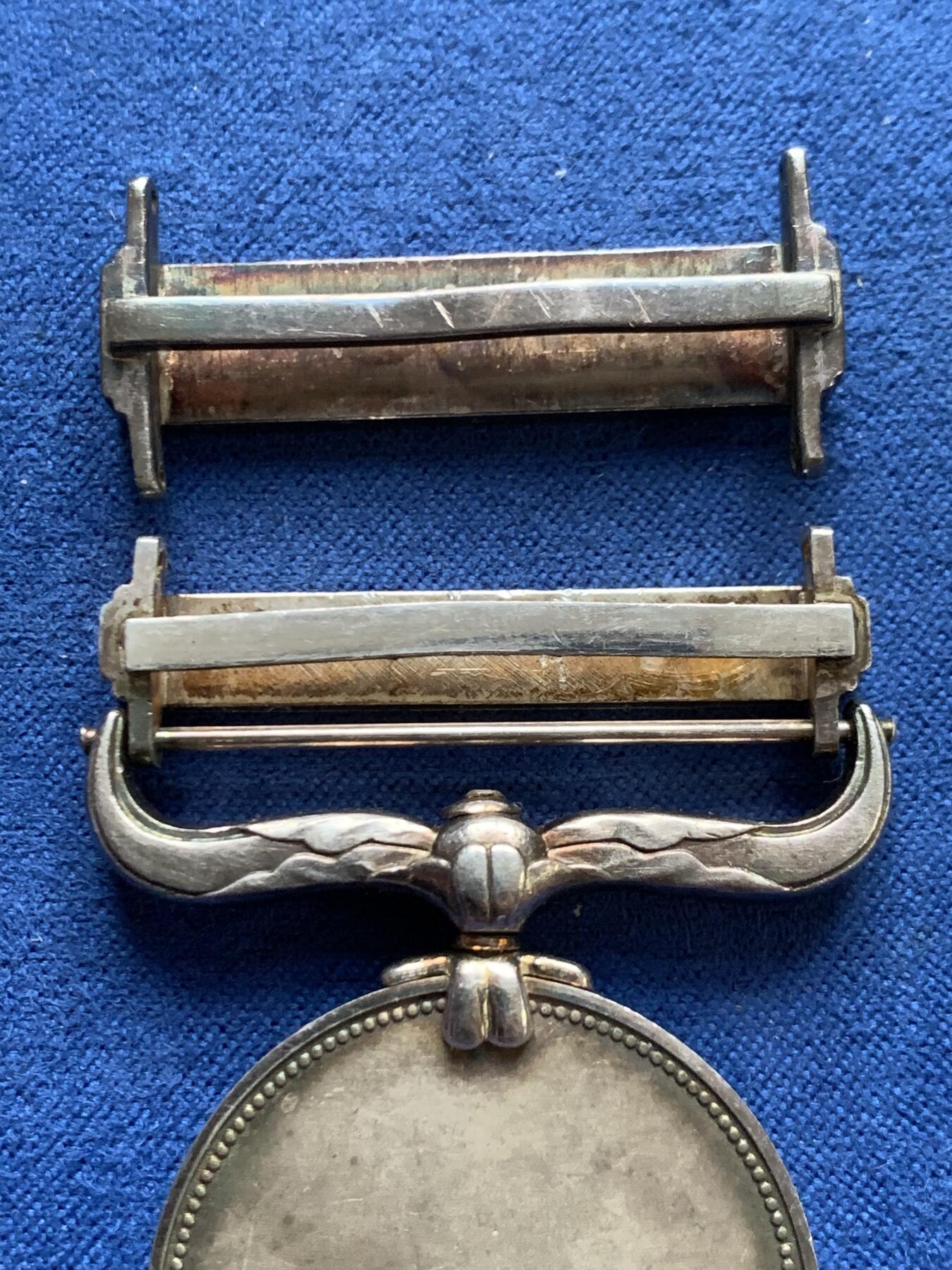 《竞宝斋》第461场 周日，周一，2场连拍 （全场包邮）欢迎送拍 日本褒章章头及配件 均为纯银 约32.9g