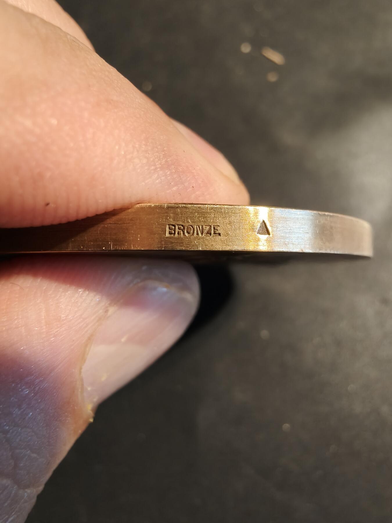 老王徽章第179期 法国赛跑运动主题大铜章     大师弗拉泽作品     直径50mm    重量53.4g