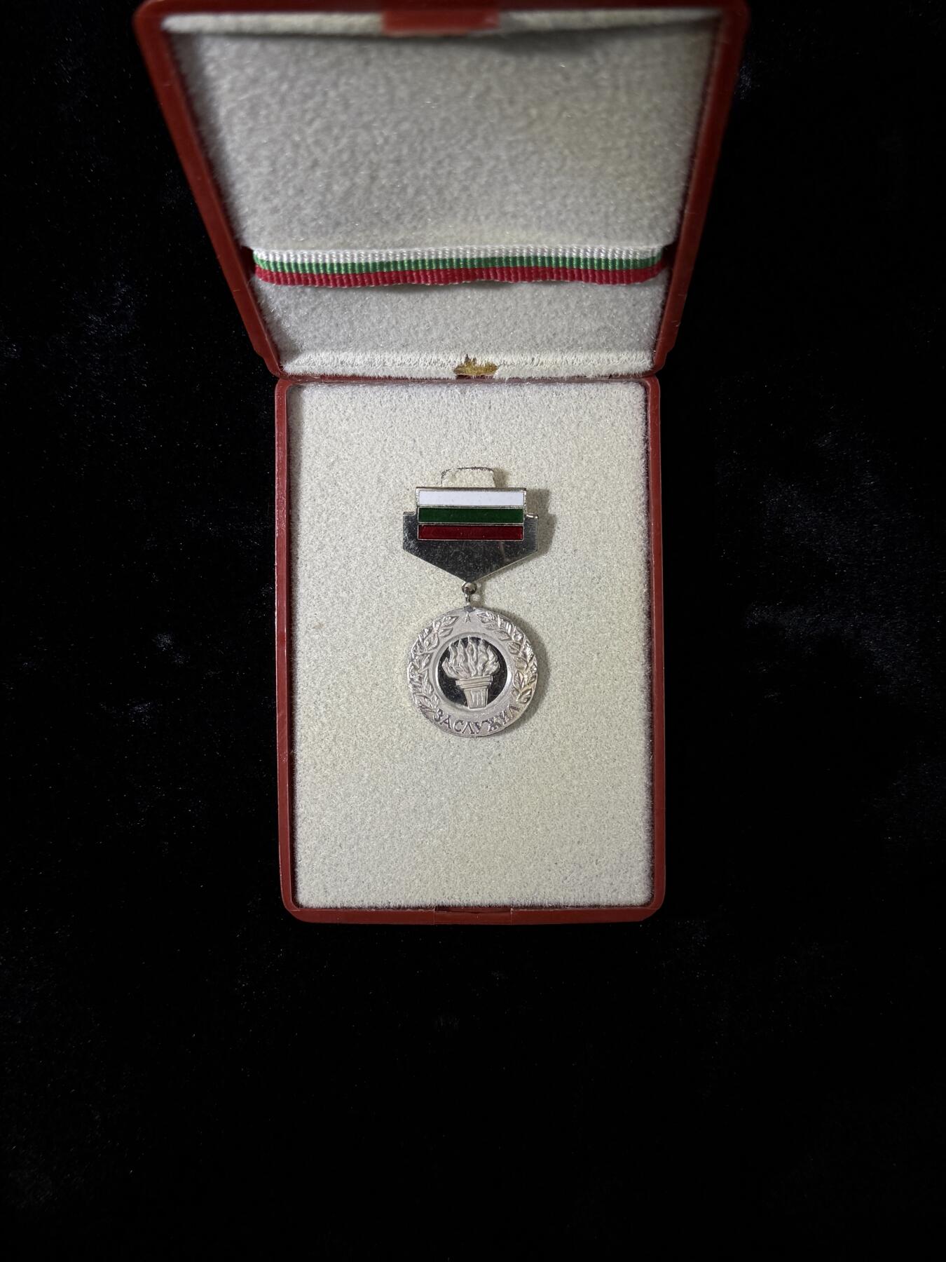 戎马世界章牌大赏第110期 保加利亚荣誉称号证章，带盒