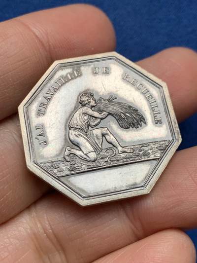 《竞宝斋》第461场 周日，周一，2场连拍 （全场包邮）欢迎送拍 - 法国雅努斯双面神之"我工作，我收集"八角银质代币，重量15克，30.6mm，丰饶角1argent边铭，双面神由Caque的老师盖拉德制作而成，集合了各种民间寓言，古希腊等故事