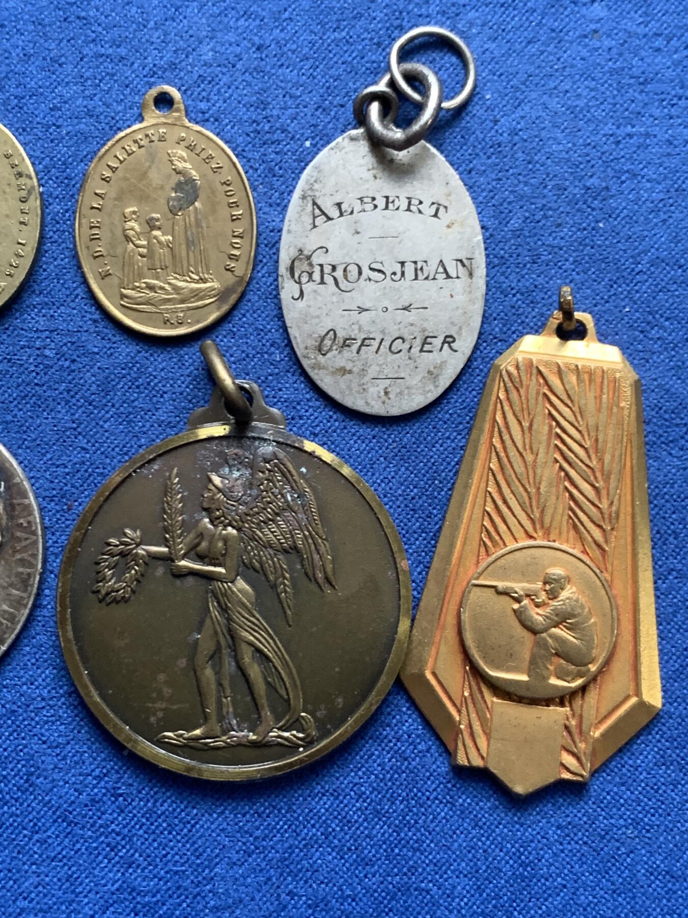 《竞宝斋》第461场 周日，周一，2场连拍 （全场包邮）欢迎送拍 六枚一组 法国纪念章 总重约40.2克