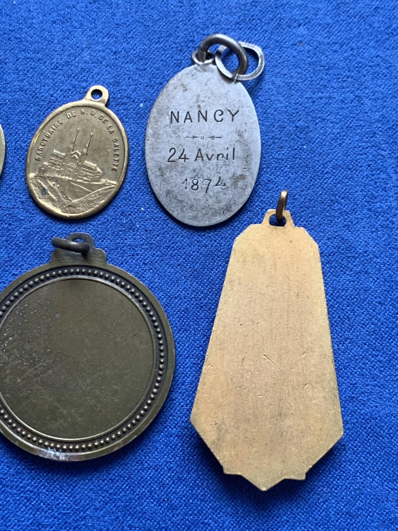 《竞宝斋》第461场 周日，周一，2场连拍 （全场包邮）欢迎送拍 六枚一组 法国纪念章 总重约40.2克