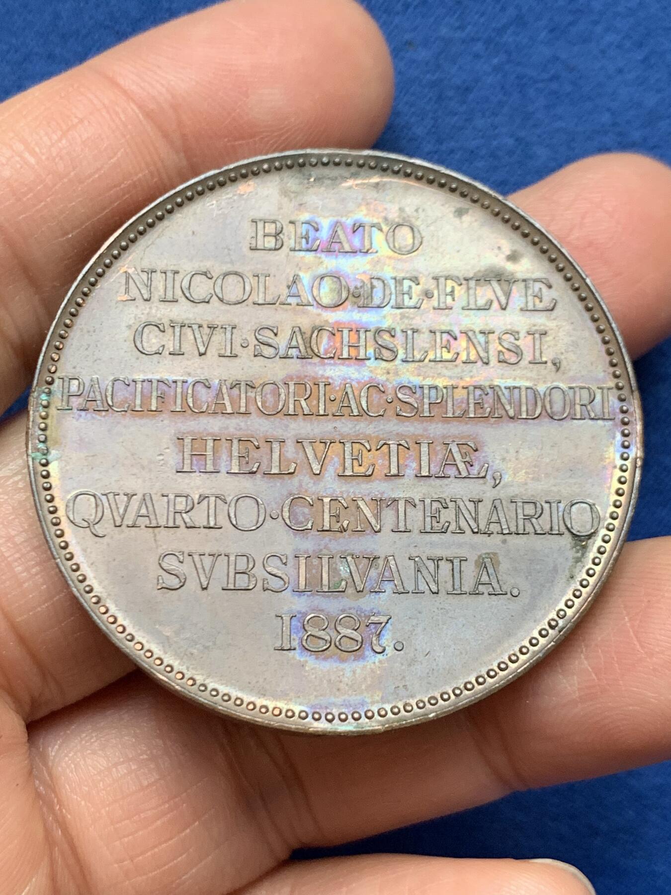 《竞宝斋》第461场 周日，周一，2场连拍 （全场包邮）欢迎送拍 尼古拉·德·弗莱逝世四百周年(1487年至1887年)纪念章，他以其智慧和调解能力著称，曾成功调解了瑞士各州之间的冲突，被誉为“瑞士的和平缔造者”。37.3克，44.5mm