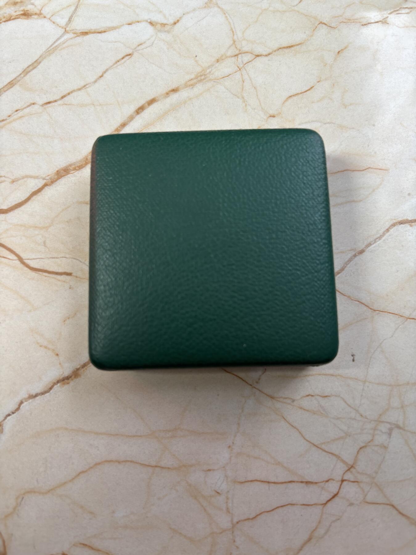 第189期拍卖 福克兰群岛1987年1镑绵羊与帆船精制加厚纪念银币，19克，925银，发行2500枚