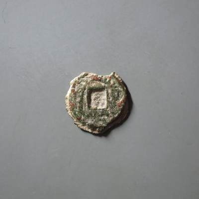 七河·世界币章矿标杂件每周小拍（总第35期）（本场周二结标） - （5）k633 大唐西域粟特币 突骑施·托古斯 突昏十箭部单面钱 满穿版 华夏评级上美75分