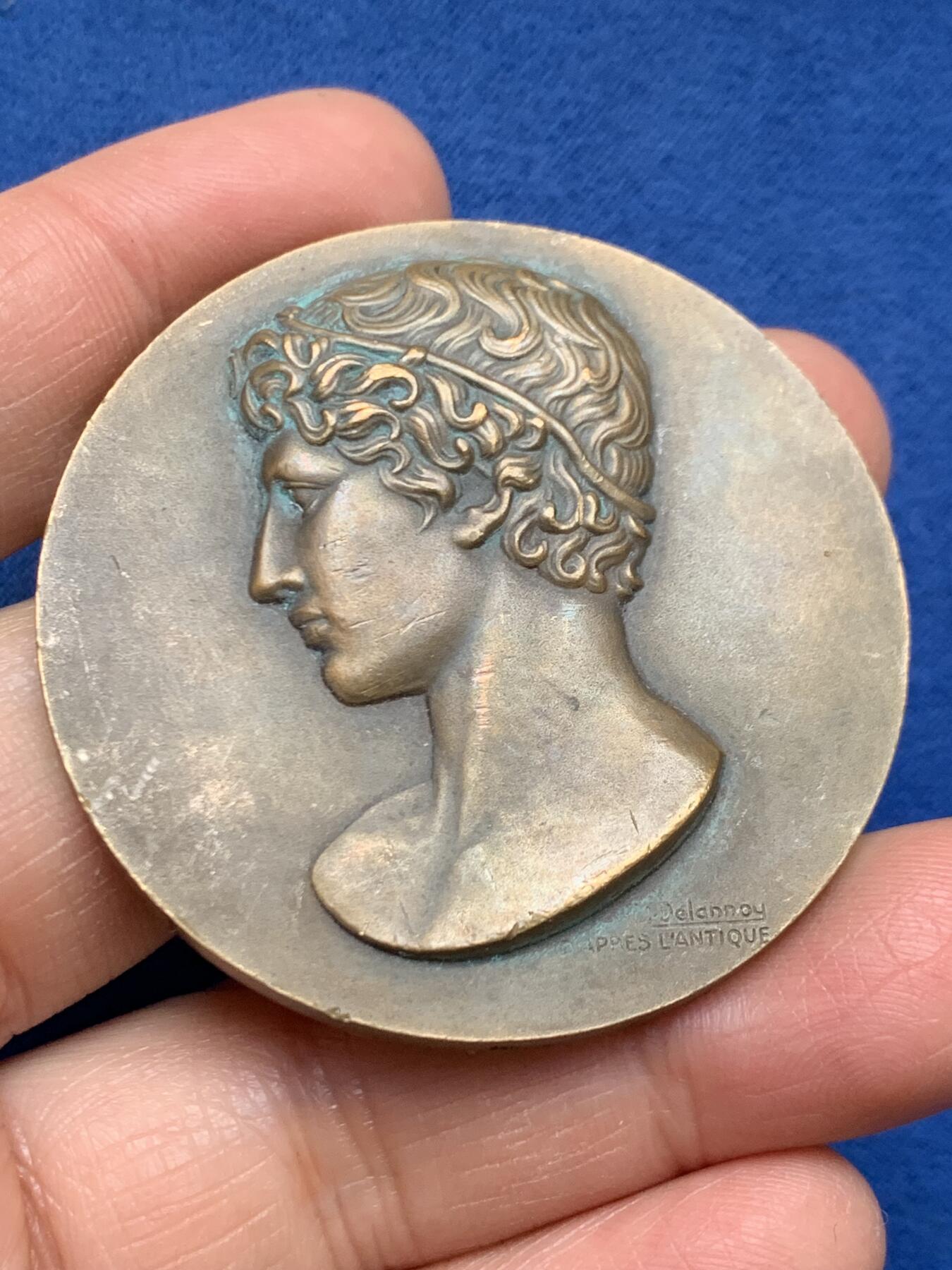 《竞宝斋》第461场 周日，周一，2场连拍 （全场包邮）欢迎送拍 法国体育教育与运动指导委员会纪念铜章 52.2克 49.7mm 三角铜标