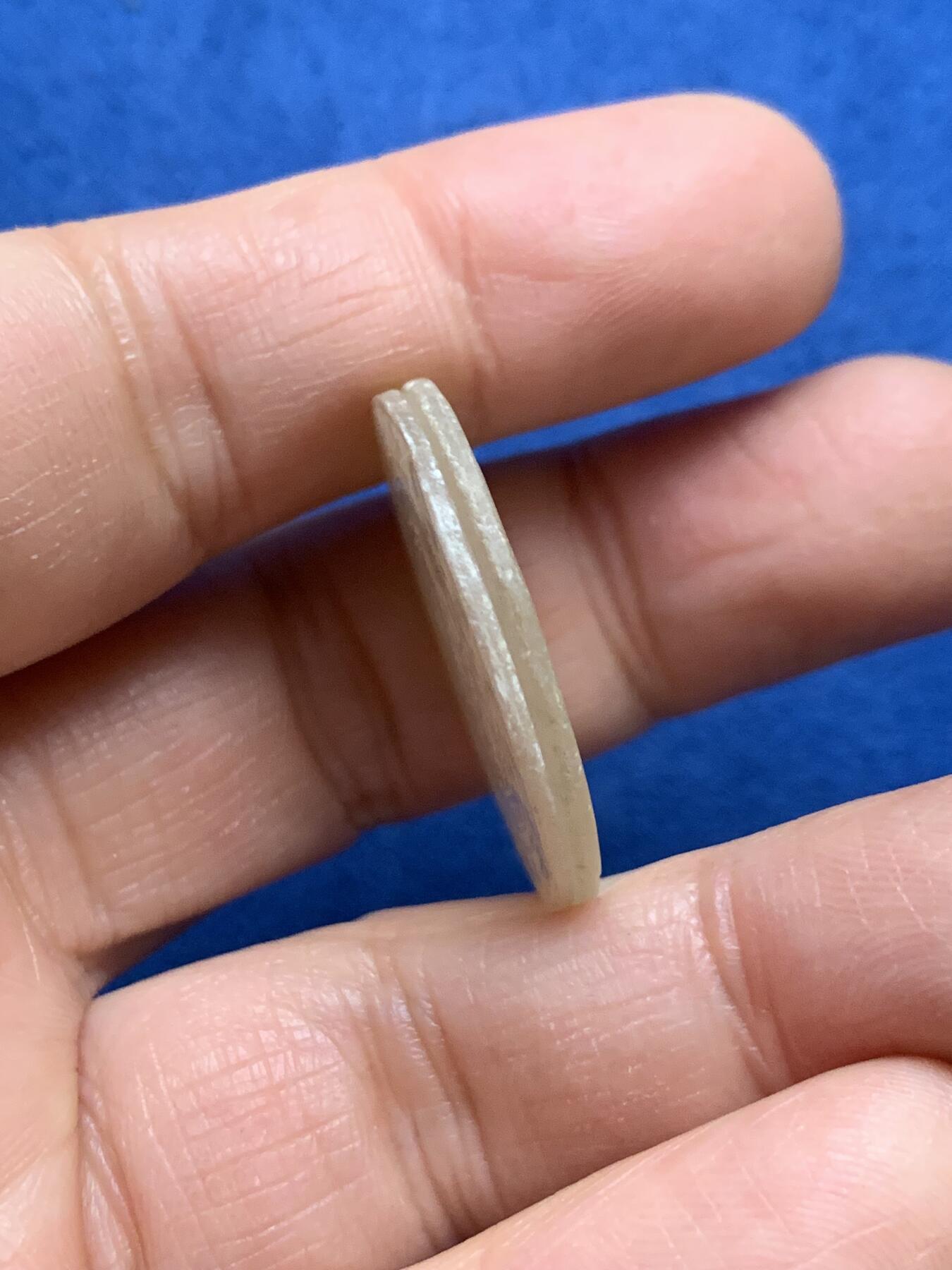 《竞宝斋》第461场 周日，周一，2场连拍 （全场包邮）欢迎送拍 两个一组 英国回流 清螺钿贝母筹码，圆型，珠光水润，人物故事精雕